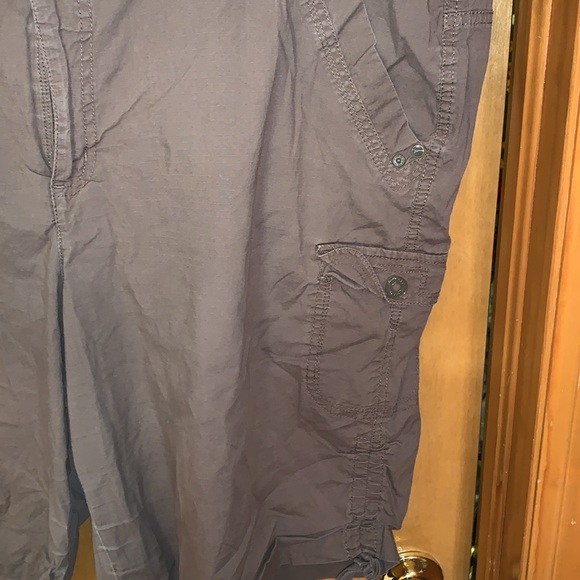 Brown khaki shorts - Picture 3 of 5